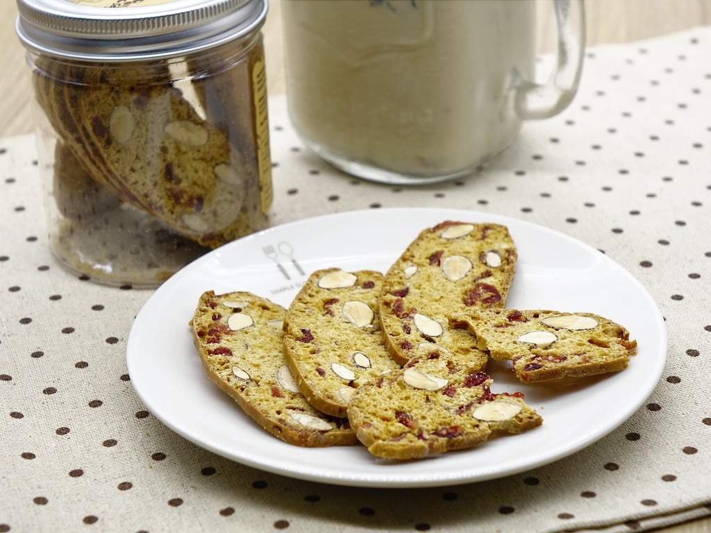 Almond biscotti